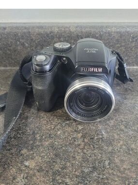 Fujifilm FinePix S7000 Black Digital Camera- Read Descrip